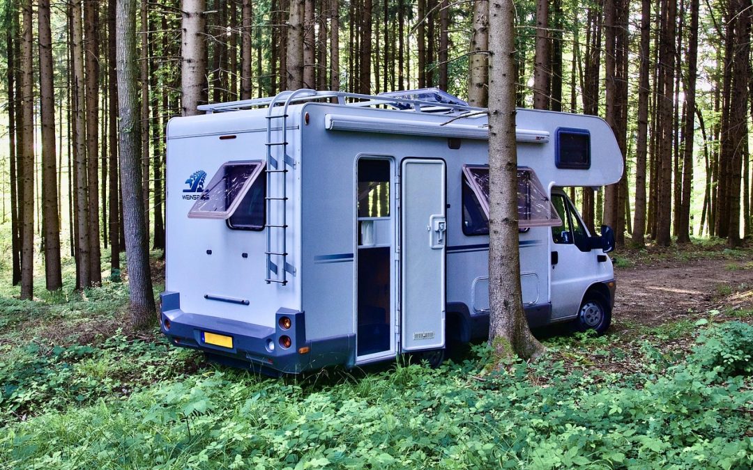 Diferencia entre aparcar y acampar con autocaravana